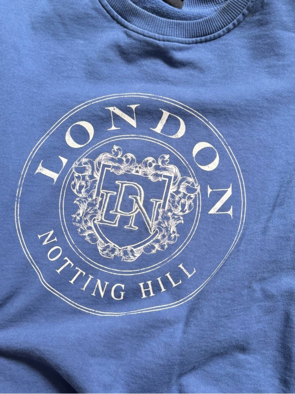 Urban Outfitters blue and white London crewneck - Picture 3 of 4